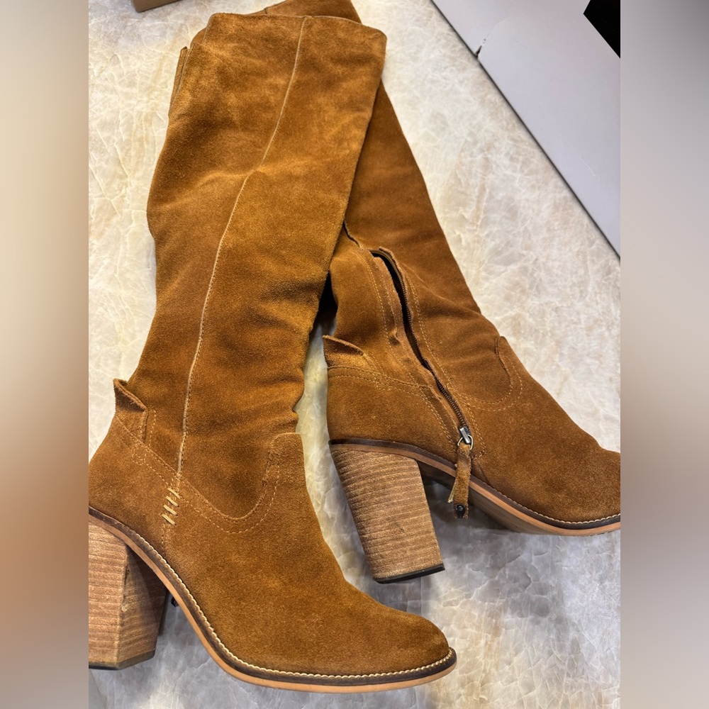 Dolce Vita Over-knee suede boot size 9.5 Caramel color